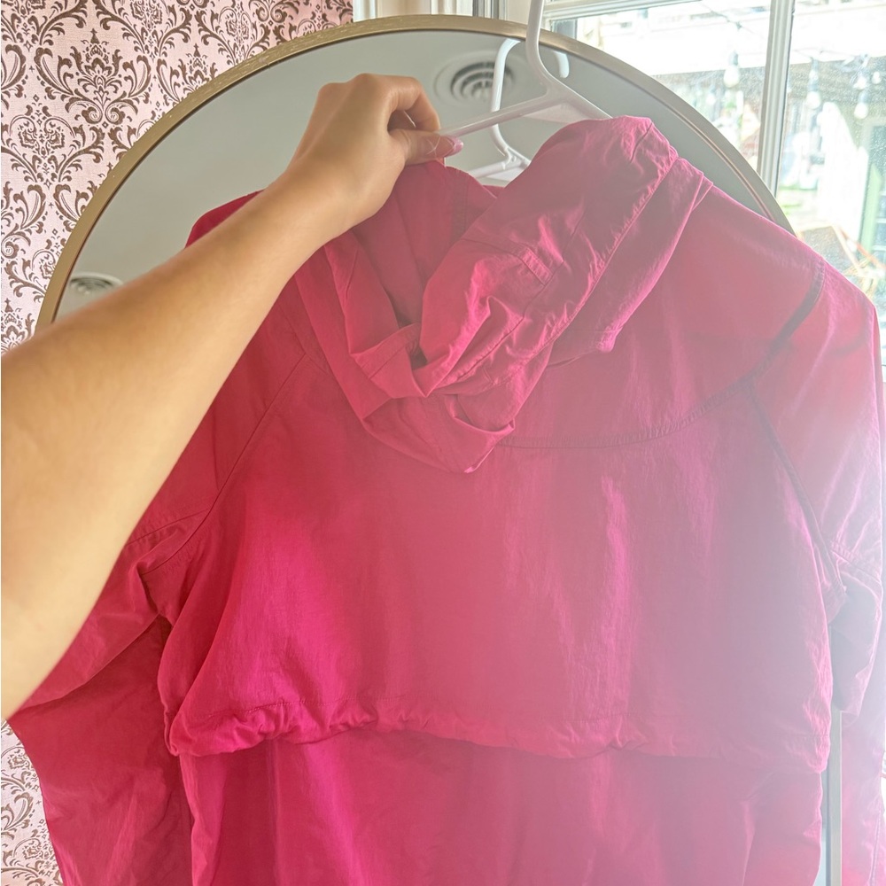 lululemon athletica drawstring water resistant jacket - Picture 3 of 3